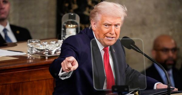 Trump touts record in State of the Union, ignores furor over ICE ...