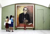 People look at a painting of slain Salvadoran Archbishop Óscar Romero at the cathedral in San Salvador in 2015. (CNS/Reuters/Jose Cabezas)