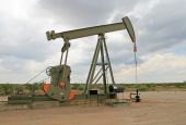 A Permian Basin oil well in New Mexico (Dreamstime/Pancaketom)
