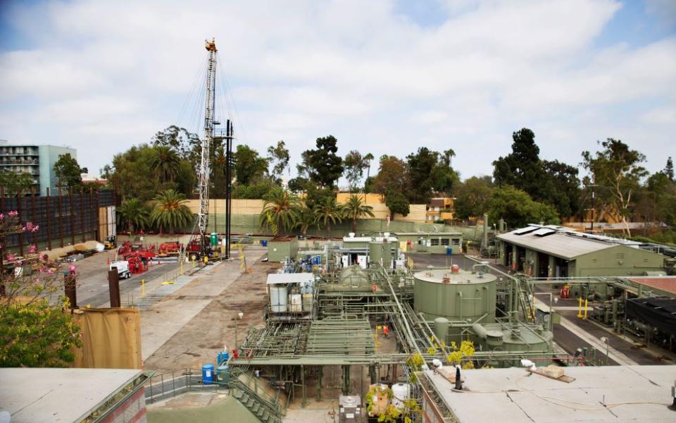 The Murphy Drill Site in the Jefferson Park neighborhood of Los Angeles. (Faces of Fracking/Sarah Craig)
