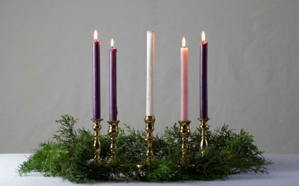 Advent wreath with purple, pink and white candles