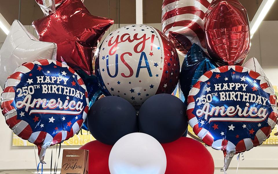 Independence Day balloons are displayed at a grocery store in Chicago, June 25, 2026. (AP photo/Nam Y. Huh)