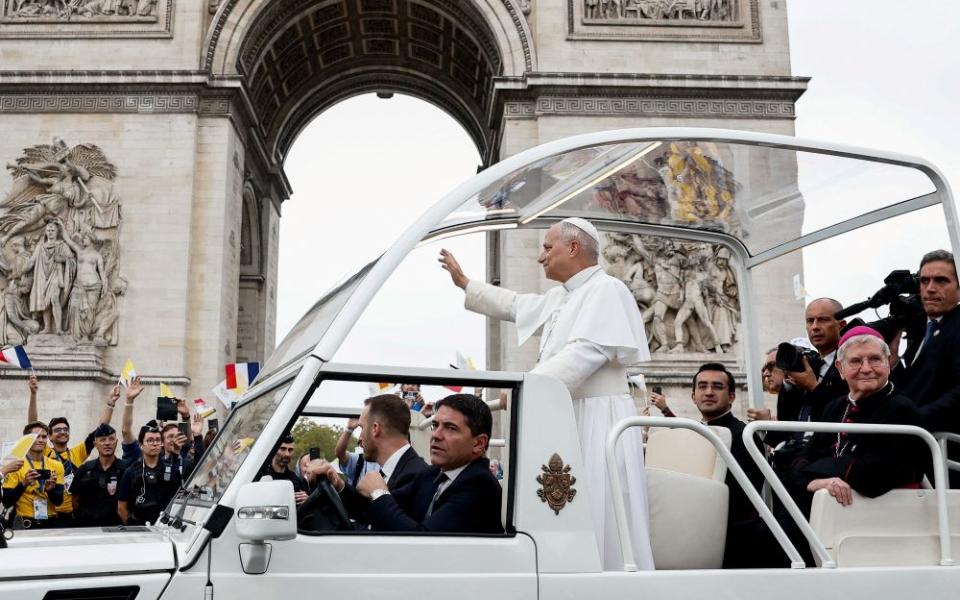 Pope Leo XIV travels in the popemobile on the Champs-Élysées near the Arc de Triomphe to celebrate an open-air Mass at the Place de la Concorde during his four-day apostolic journey to France, Sept. 26, 2026. (OSV News/Reuters/Benoit Tessier)