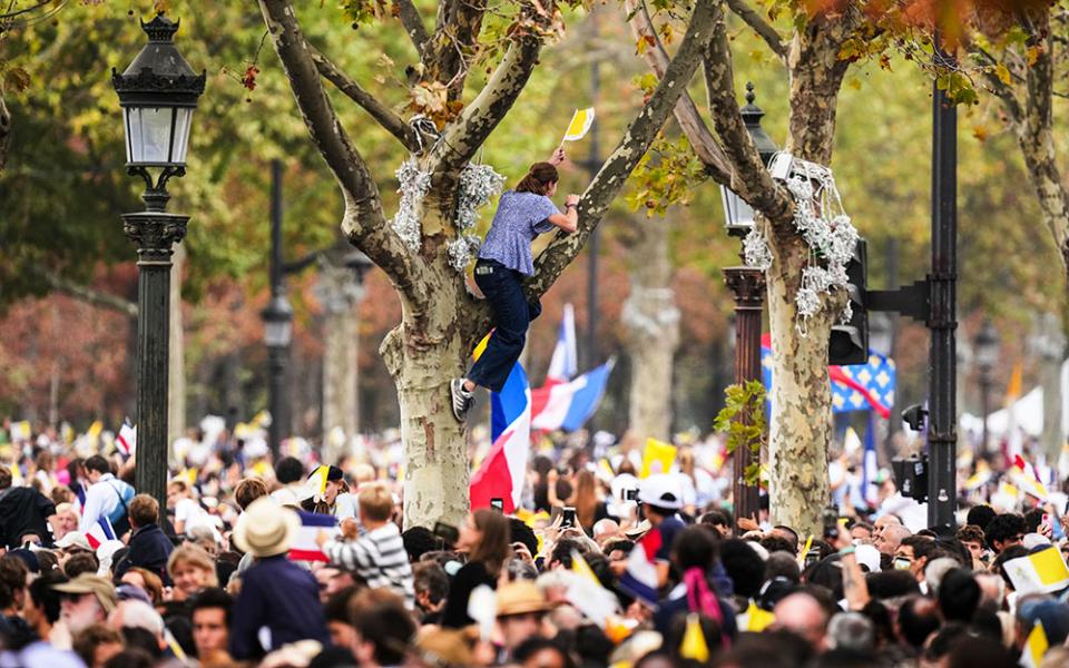People wait for the arrival of Pope Leo XIV to celebrate Mass at Place de la Concorde, Paris, Sept. 26, 2026. (AP/Aurelien Morissard)