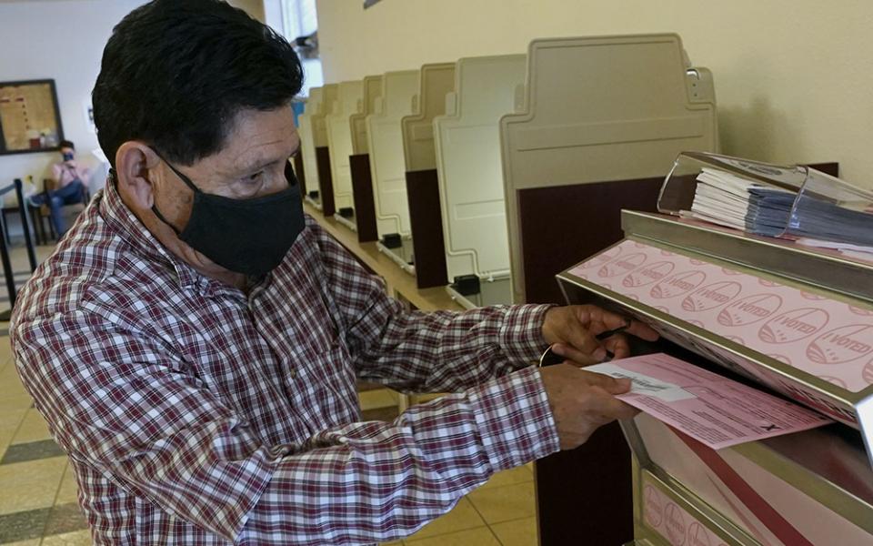 On Aug. 30, Francisco Torres casts his ballot at the Sacramento County Registrar of Voters office in Sacramento, California. (AP/Rich Pedroncelli, File)