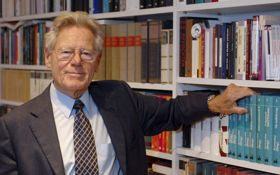 Theologian Fr. Hans Küng is pictured in his office in Tübingen, Germany, in February 2008. (CNS/KNA/Harald Oppitz)