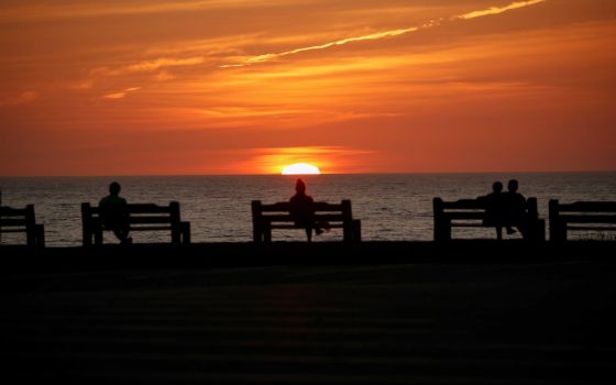 People in Encinitas, California, practice social distancing during the coronavirus pandemic March 30.  (CNS/Reuters/Mike Blake)