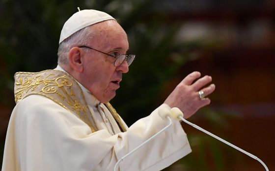 Pope Francis delivers Easter blessing