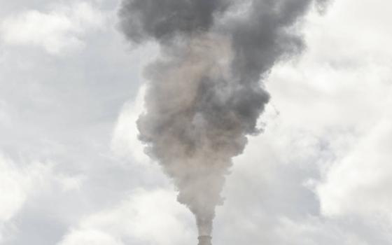 Smoke billows from a tower at the Holly Refining Co. petroleum refinery in Woods Cross, Utah in this 2018 photo. (Unsplash/Patrick Hendry)