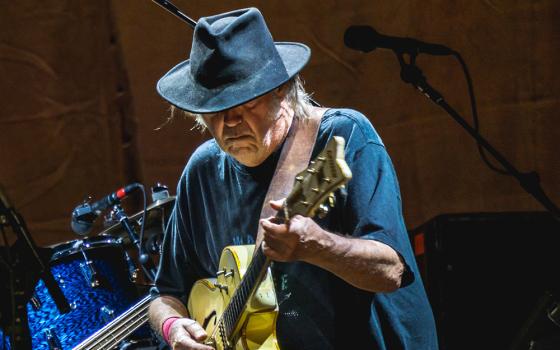 Neil Young performs in concert in 2016. (Wikimedia Commons/Raph_PH)