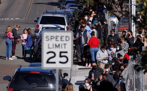People in San Diego line up to be tested for COVID-19 Jan. 4. (CNS/Reuters/Mike Blake)