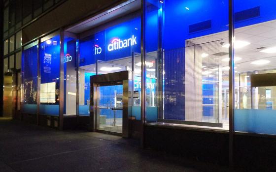 A Citibank location in Midtown Manhattan, New York (Wikimedia Commons/Tdorante10)