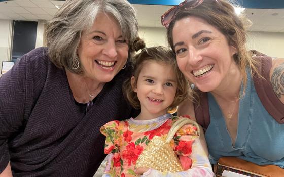 Shannon Evans with her own mother and daughter Thea (Courtesy of Shannon Evans)