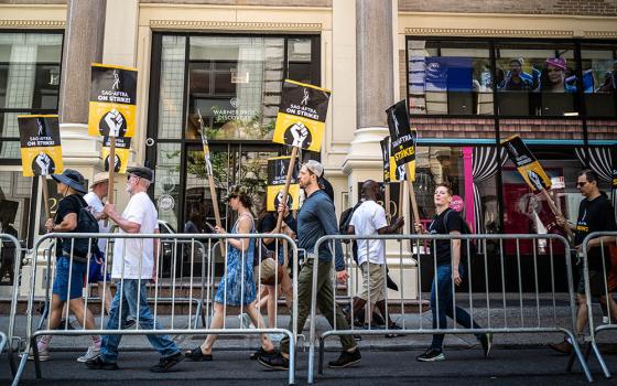 SAG-AFTRA members picket in front of Warner Bros.' offices in Manhattan, New York, on July 31. (Wikimedia Commons/Phil Roeder)