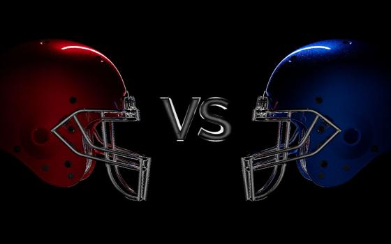 Red football helmet vs. blue football helmet (Dreamstime/Swatchandsoda)