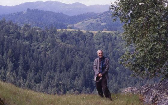 Fr. Henri Nouwen poses during a 1996 visit to Guerneville, Calif. He died Sept. 21, 1996. (CNS/Courtesy John M. Kelly Library/Kevin F. Dwyer)