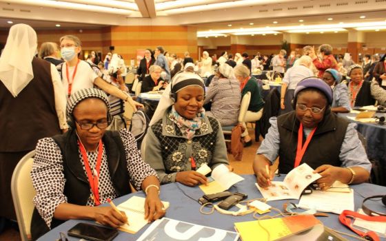 Women religious look through their plenary materials May 6, the final day of the 2022 plenary of the International Union of Superiors General in Rome. (GSR photo/Chris Herlinger)