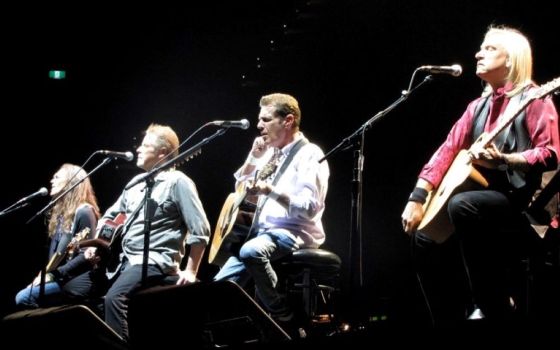 Eagles in concert Dec. 17, 2010, at Rod Laver Arena in Melbourne, Australia (Wikimedia Commons/jeaneeem)