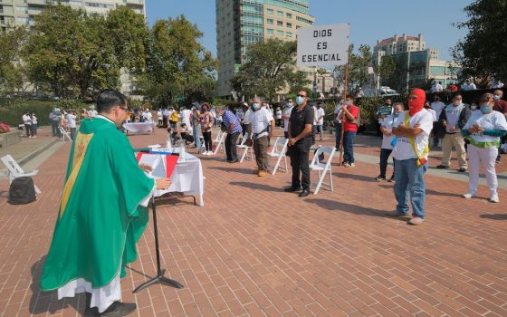 Catholics in San Francisco attend an outdoor Mass during a "Free the Mass" demonstration Sept. 20.(CNS/San Francisco Archdiocese/Dennis Callahan)