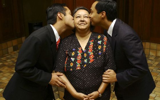 Rosie Castro with her sons, Joaquín, left, and Julián, April 23, 2006 (ZUMA Wire/San Antonio Express-News/Helen L. Montoya)