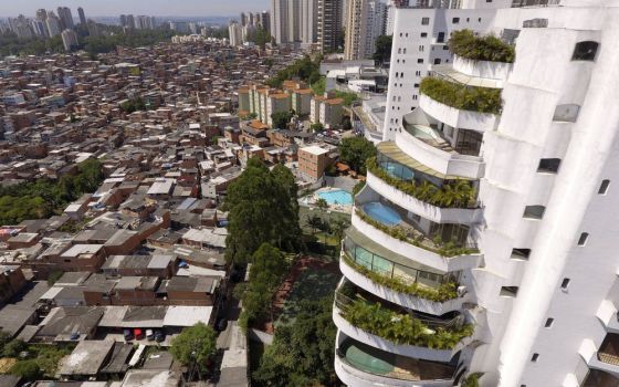 The Moumbi luxury apartments overlook the Paraisópolis Favela in São Paulo, Brazil. (Shutterstock/Caio Pederneiras)