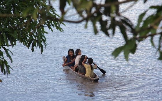 Shipibo children paddle a canoe near their village in Peru's Ucayali region. (Photo/Barbara Fraser)