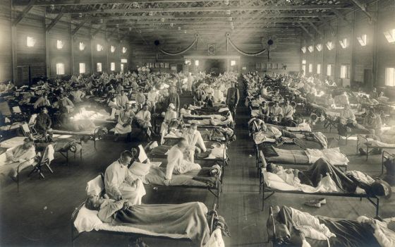 A hospital in Kansas during the Spanish flu epidemic in 1918 (Wikimedia Commons/National Museum of Health and Medicine)