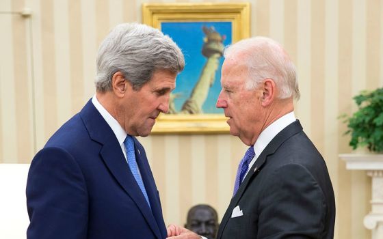 In October 2014, Secretary of State John Kerry talks with Vice President Joe Biden in the Oval Office in Washington, D.C. (Flickr/Obama White House/Pete Souza)