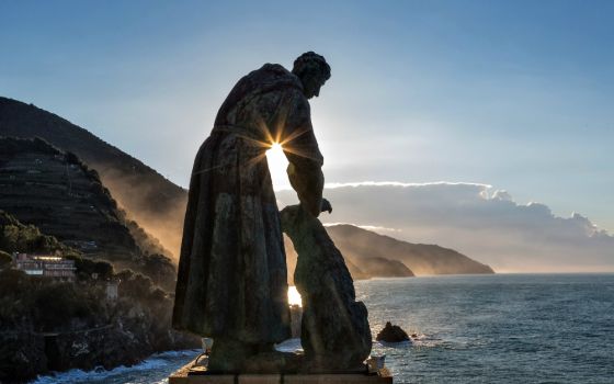 A statue of St. Francis of Assisi looks out from Monterosso al Mare, Cinque Terre, Italy. (Wikimedia Commons/Gianfranco Negri)