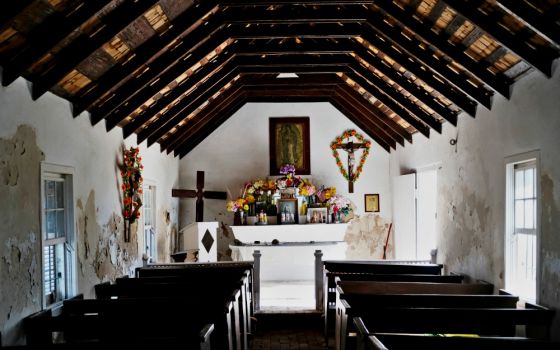The interior of La Lomita Chapel in Mission, Texas (Wikimedia Commons/Andres Gonzalez)