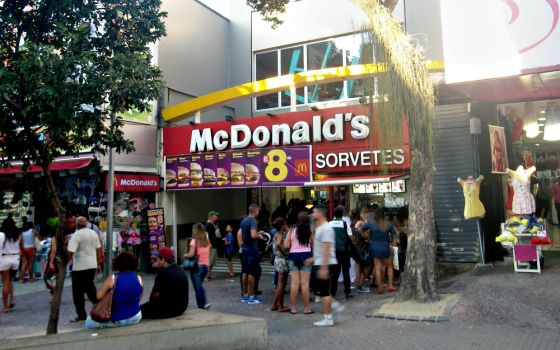 A McDonald's restaurant in Rio de Janeiro (Wikimedia Commons/Guilherme B. Alves)