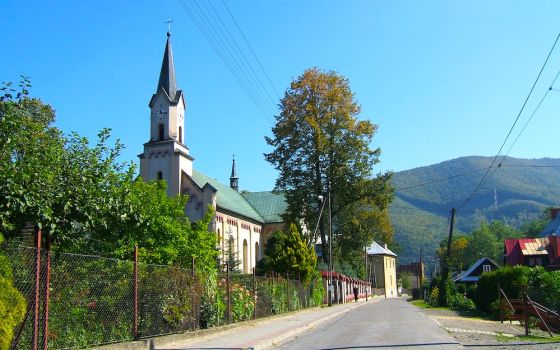 Janusz Szymik claims that between the years of 1984 and 1989 he was sexually abused almost 500 times by Fr. Jan Wodniak in the village of Międzybrodzie Bialskie, Poland, about two hours southeast of Krakow. Pictured is the church in Międzybrodzie Bialskie