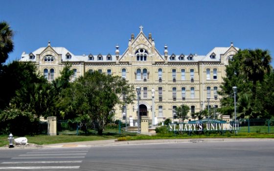 St. Louis Hall at St. Mary's University in San Antonio (Wikimedia Commons/25or6to4)