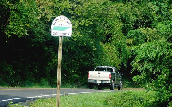 A truck passes a sign marking the Trail of Tears on U.S. Route 41 in Tennessee in 2010. (Wikimedia Commons/Chris Light)