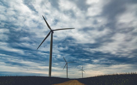 Wind turbines are seen at Pioneer Prairie Renewable Energy Wind Farm in northeast Iowa. (Wikimedia Commons/Tony Webster)