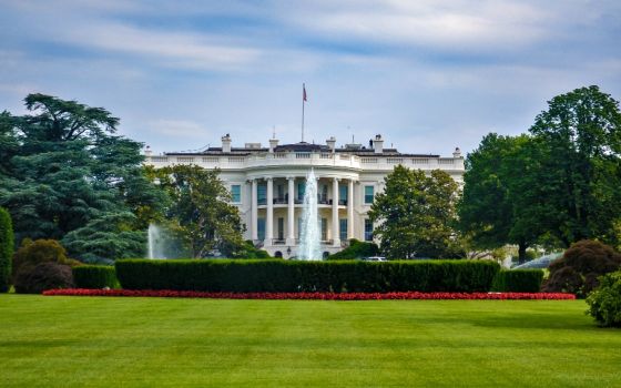 The White House (Unsplash/David Everett Strickler)