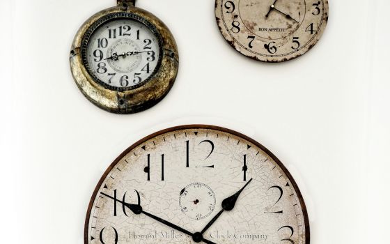 Clocks (Unsplash/David Cohen)