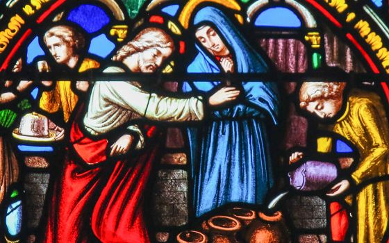 Stained glass in the Chapel Notre-Dame des Flots in Sainte-Adresse, France, depicts Jesus transforming water into wine at the marriage at Cana. (Dreamstime/Jorisvo)