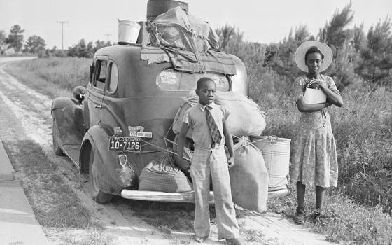 A group of Florida migrants are photographed in 1940 near Shawboro, North Carolina, on their way to Cranberry, New Jersey, to pick potatoes. (Library of Congress/FSA-OWI Collection/Jack Delano)