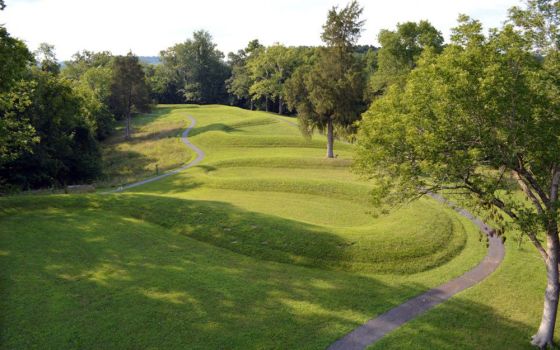 A portion of Serpent Mound along Ohio Brush Creek near Peebles, Ohio. (RNS/Stephanie A. Terry/Wikipedia/Creative Commons)