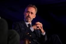 Jordan Peterson speaking with attendees at the 2018 Young Women's Leadership Summit hosted by Turning Point USA at the Hyatt Regency DFW Hotel in Dallas, Texas. (Wikimedia Commons/Gage Skidmore/CC BY-SA 2.0)