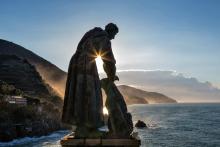 A statue of St. Francis of Assisi looks out from Monterosso al Mare, Cinque Terre, Italy. (Wikimedia Commons/Gianfranco Negri)